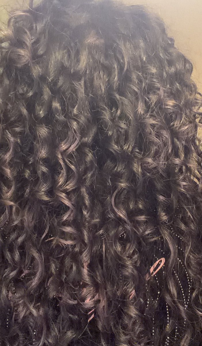 apoembyvia's tweet photo. bottom half chopped #asalways but i kind of cooked☝️and i forgot i threw away all my rollers so no rollers👎 https://t.co/P9oTji0WHY