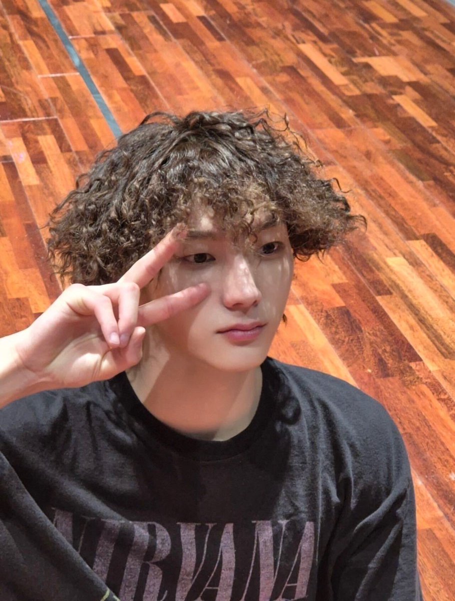 bndwiki's tweet photo. 🌟 [#WEVERSE UPDATE] 260904 #TAESAN

Happy Birthday, Sungho hyung.
I'm sorry for teasing you all the time, but I hope you know I only tease you because I like you. Hope today is the happiest day for you!
Congrats on Hobakjoongsim* fighting!
Grand Celebration of Park Sungho's Birthday!

*T/N: literally translated to Pumpkin Core
It's the combination between eumakjoongshim (music core) + sungho park
