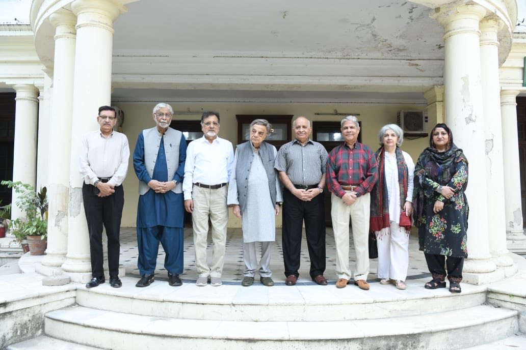 drmuzaffarabbas's tweet photo. After a seminar at Institute of Islamic Culture with renowned Architect Nayyer Ali Dada https://t.co/mzQ7IiLkxn