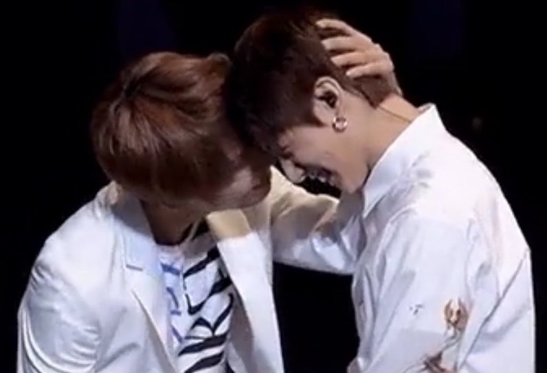 gguV_97's tweet photo. One time for the present🎶

Two time for the past 🎶 

#taekook #kookv #v #jk https://t.co/Grwgm6eJYz