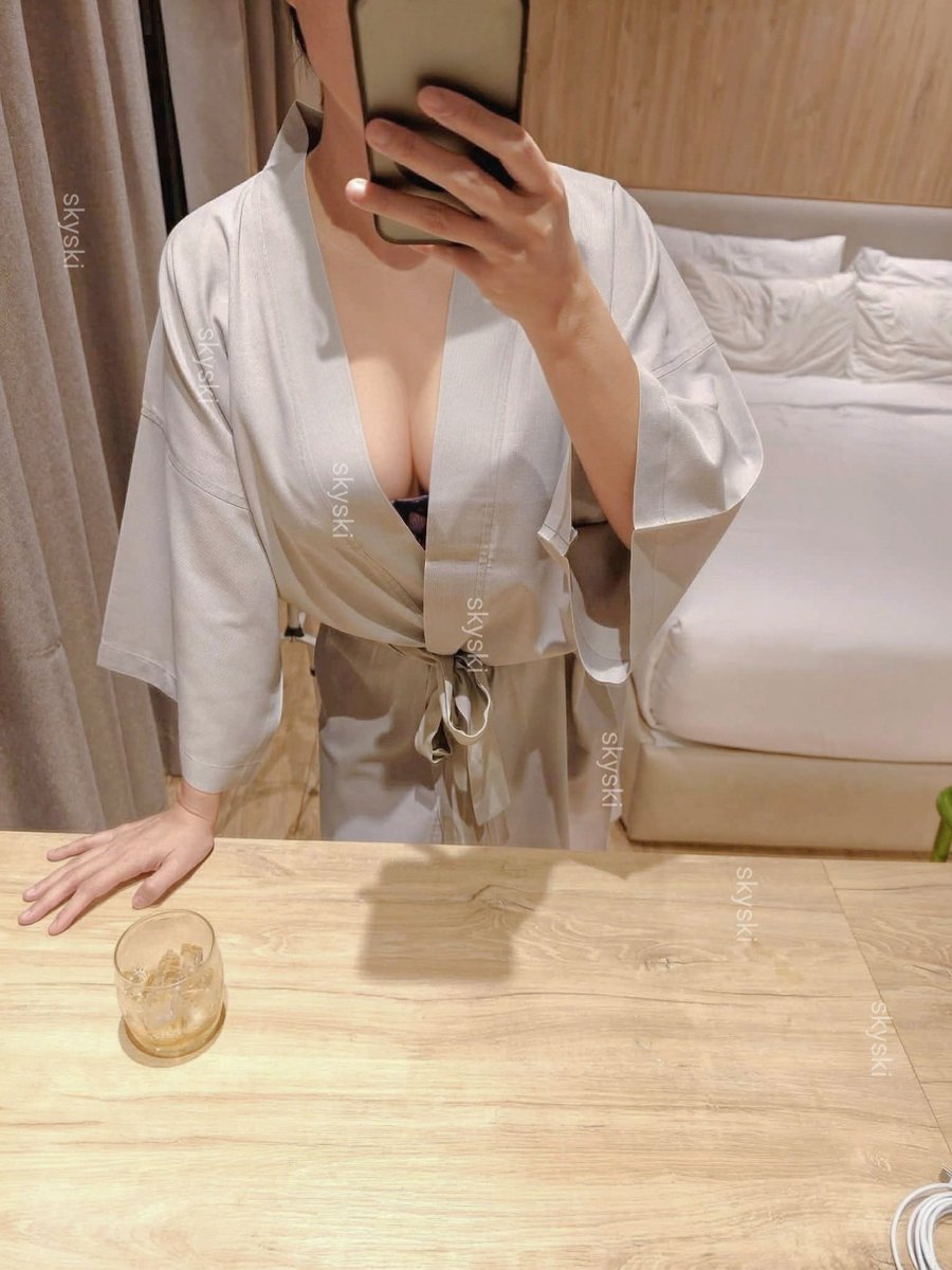 Skyski4's tweet photo. เห็นนมแล้วลังเล จะดูดหรือดื่มดี 😋 https://t.co/AjvBmgRpcl