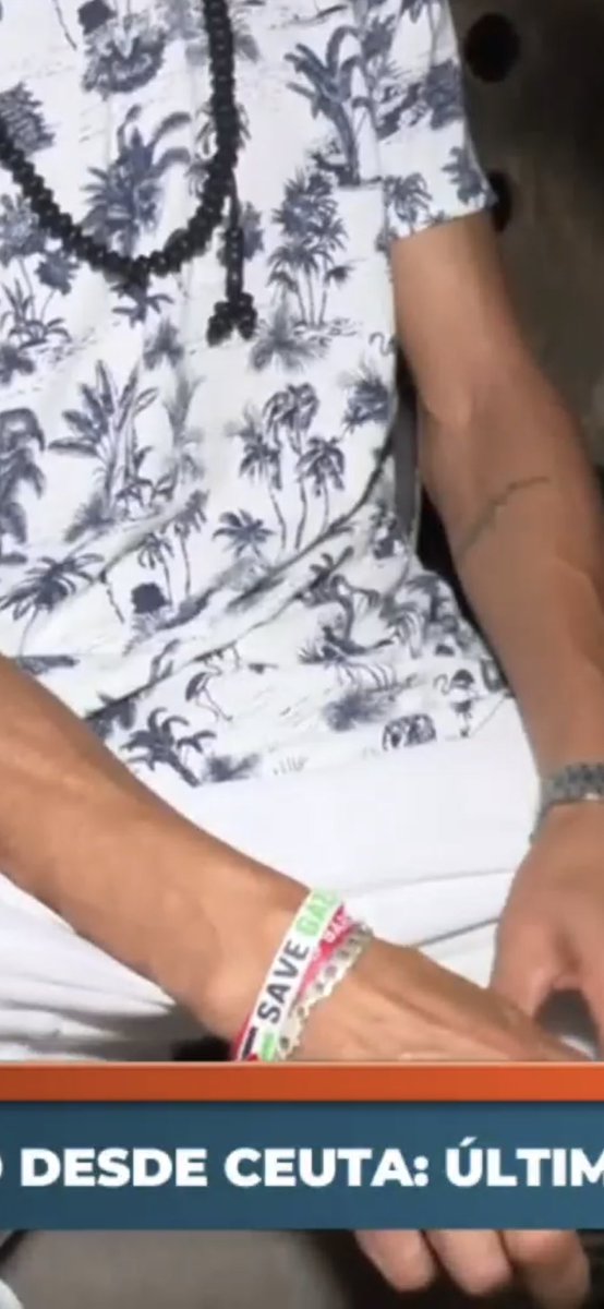 EstrateMilitar's tweet photo. Directo del 25 de agosto. Lo avisé…

Xavi, acampado junto al arsenal de Ceuta con su pulsera de «Save Gaza».

https://t.co/OAnKcBDpMT https://t.co/MQjEfsiqcN