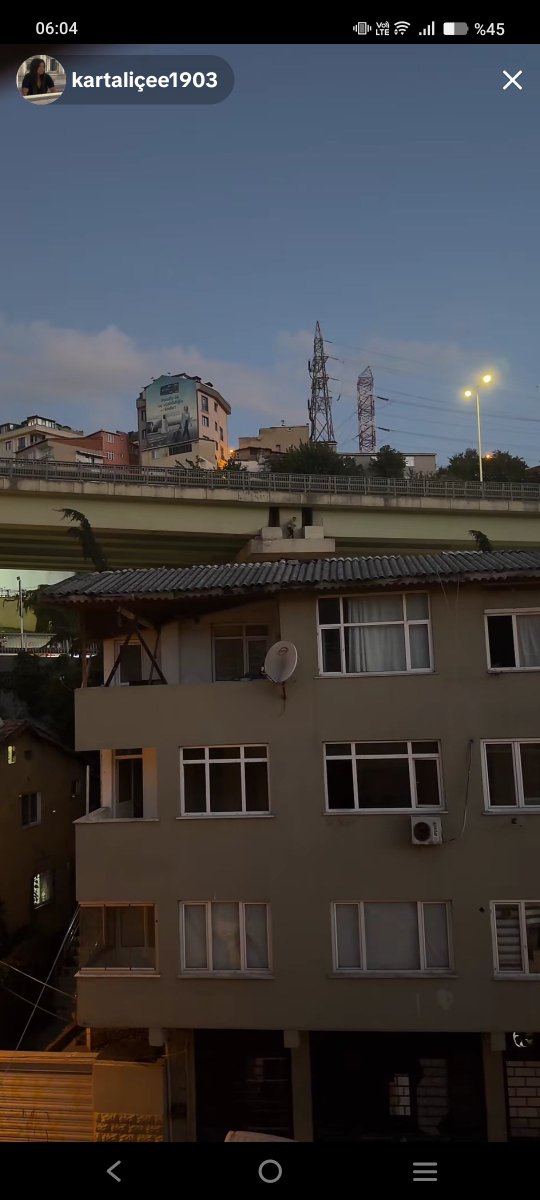 linayk0's tweet photo. İstanbul Okmeydanı Sadabad köprü şüpheli şahıslara hâla müdahale edilmedi Kim bu şahıslar amaçları ne küçücük delikte ne arıyorlar!!!! Videoları yayalım arkadaşlar 
#SONDAKİKA https://t.co/pFfNRf2Hzs