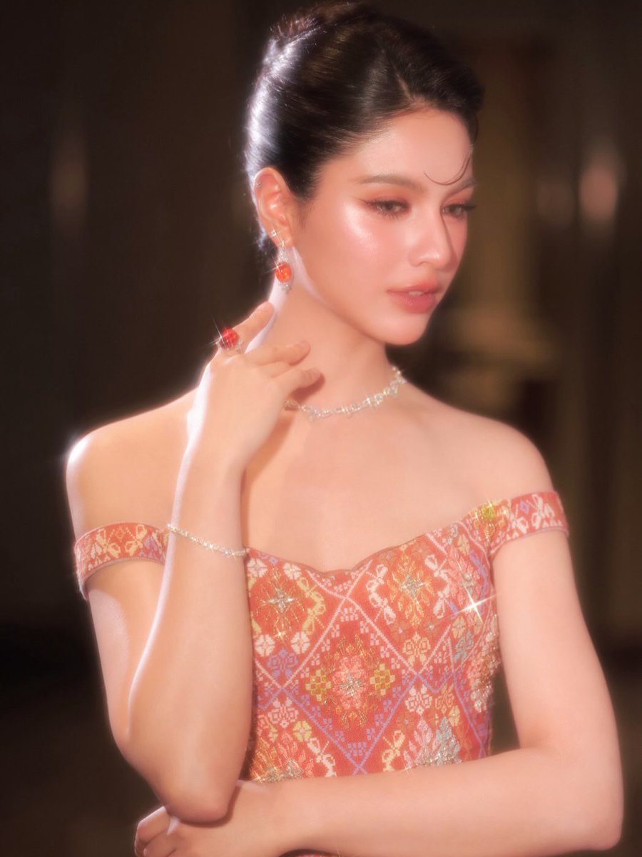 shellyofcth's tweet photo. เชลลี่กับลุคในงาน Y Entertain Awards 2026

#shellybenda 
ขอบคุณ Y Entertain ที่ให้โอกาสน้องเชลลี่ได้เป็นส่วนหนึ่งของงานในครั้งนี้
และขอบคุณ Finaleweddingstudio และ Primagems_official สำหรับชุดและเครื่องประดับด้วยค่ะ

SHELLYPUNDAO Y ENTERTAIN AWARDS
#YentertainAwards2026xshellypundao
#YentertainAwards2026