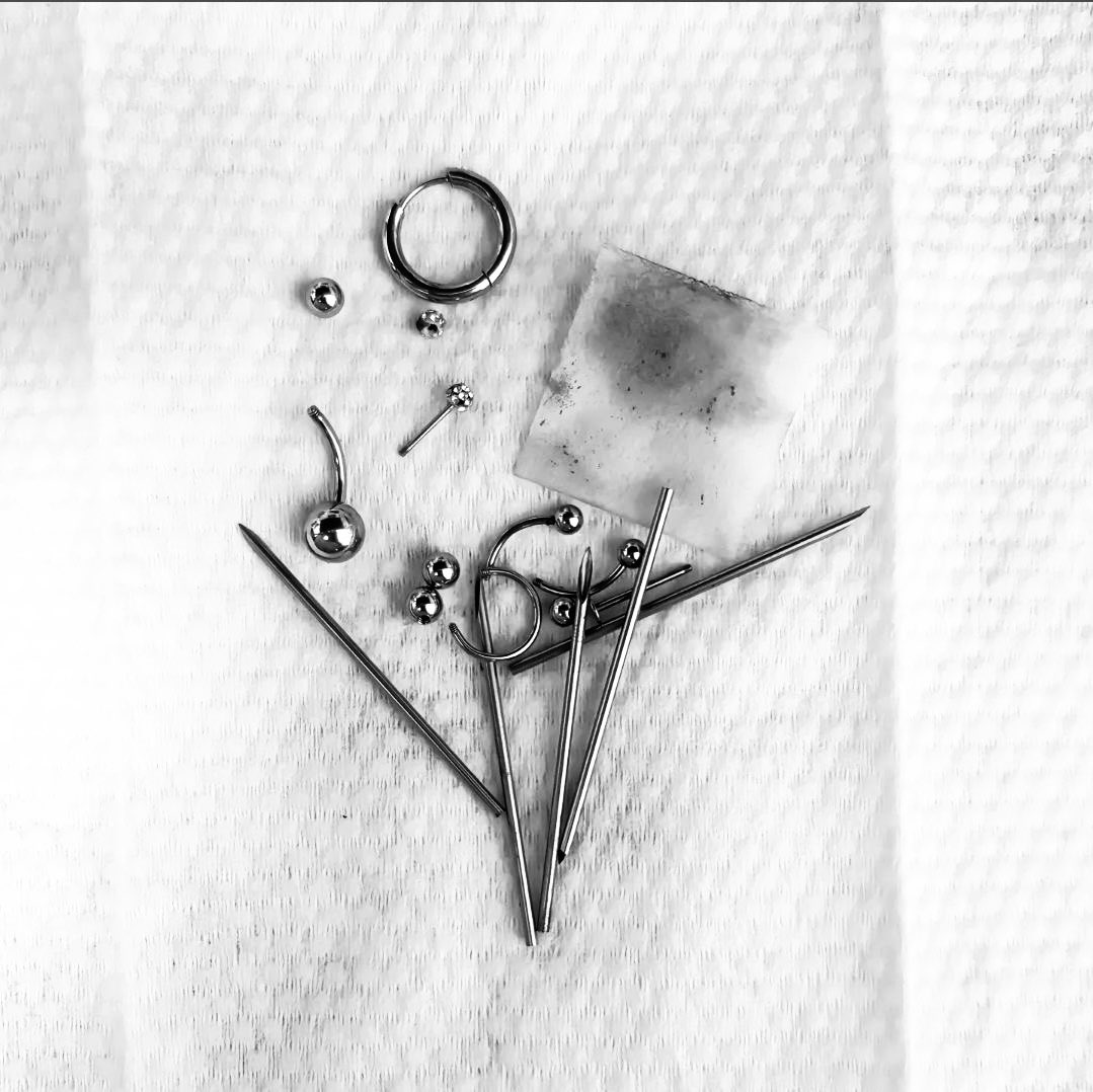 cyberfishez's tweet photo. learning to pierce just to use it on my tied up sub and give them personalized body mods or play piercings 🤍🪡 
#nsfwtwt #nsfwtwt #bdsmِ #sub #hardkinks #rough https://t.co/uAVgykrfDD