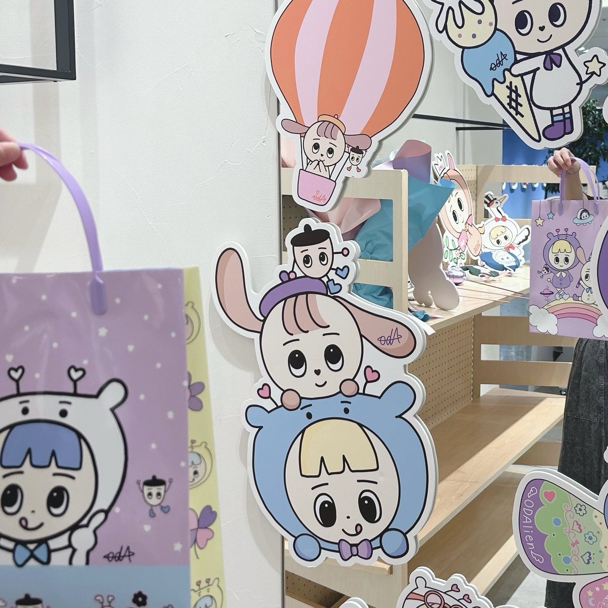 pipip___i07's tweet photo. 念願の #ポップアップODA🥹💭
プレゼントのステッカーお気に入りで
スマホみるたびにかわいい〜🎶ってなる
おだちゃんがいろいろ教えてくれて
嬉しかった全部かわいい幸せ空間でしたっ
素敵な3日間になりますように🫧 https://t.co/XTGBiVYn6q