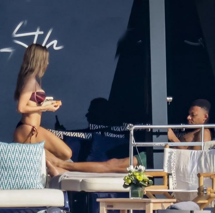 Silenti9ke's tweet photo. From the pitch to the beach: Kylian Mbappé and Ester Espósito serving absolute heat....☆☆° https://t.co/HX4CCSpfIX
