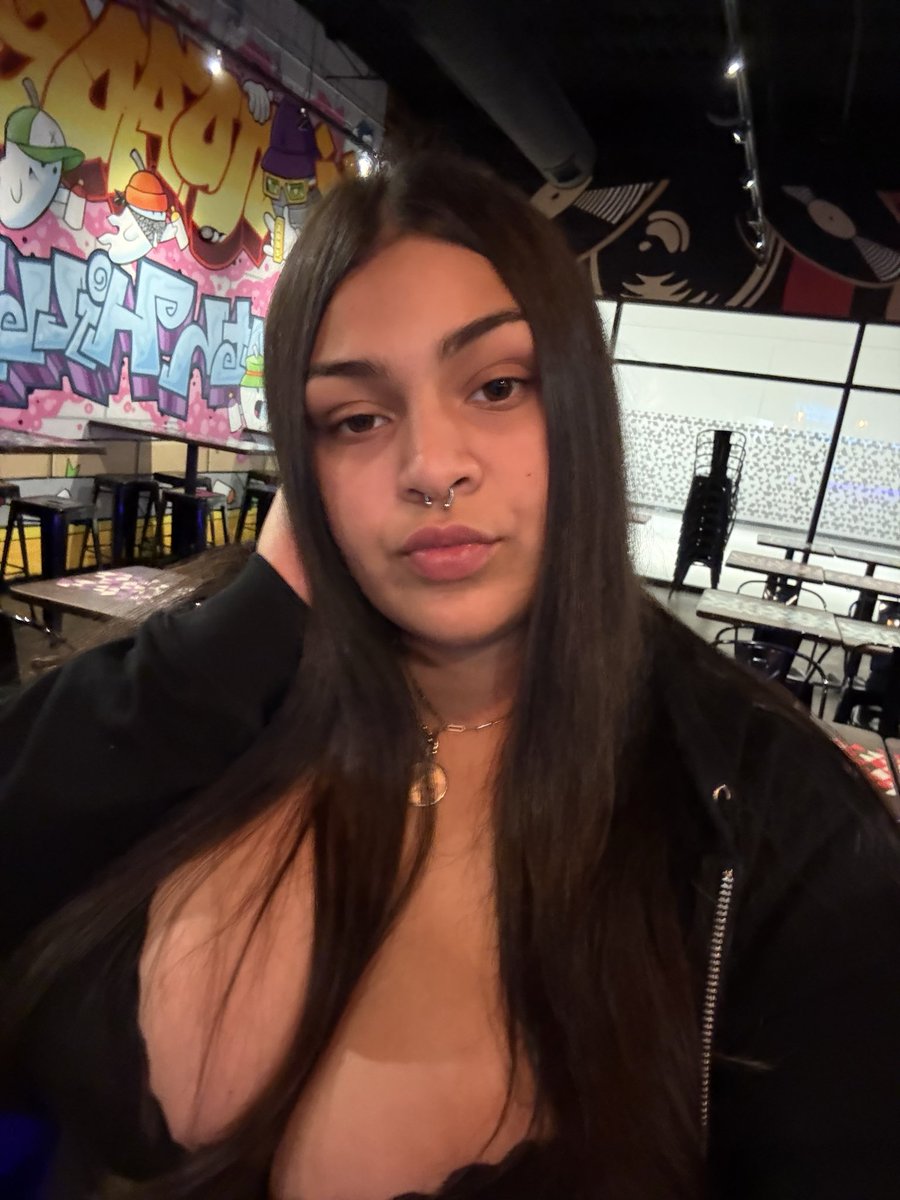 richgoddes3's tweet photo. I need me a sugar daddy at point 😩😍 https://t.co/uZ67zWzT0z