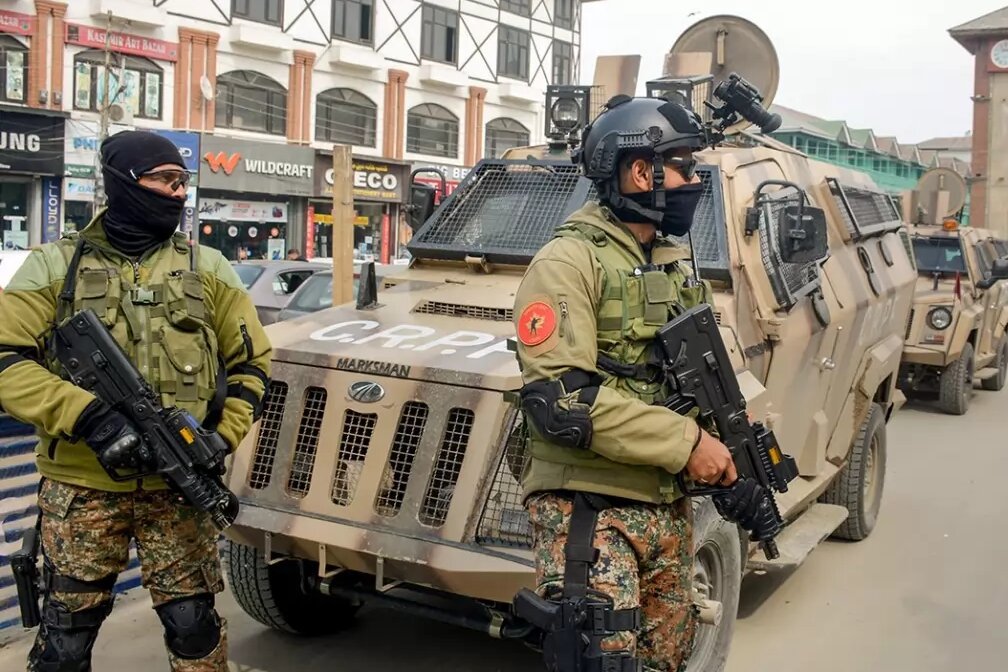 Niharikaj00shi's tweet photo. CRPF personnel stand as a pillar of courage, discipline and dedication. From difficult terrains to demanding missions, they serve with unwavering commitment to the nation. 🇮🇳
#CRPF #NationFirst #CheapestAIStock #Devaraaya https://t.co/7vCVG7Nmfe