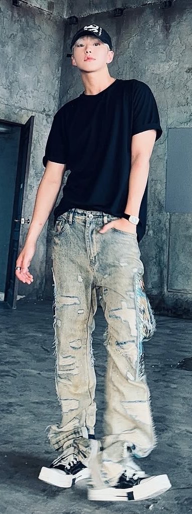 Ho_is__'s tweet photo. 비율미친 권호시 https://t.co/7lqDuUEFAo