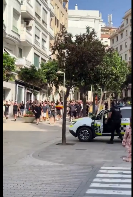 PhilsudOuest's tweet photo. À Ceuta les patriotes espagnols patrouillent... C'est grave, honte à ce socialiste de Sanchez qui fait que le peuple dépossédé en arrive à devoir défendre lui-même son pays ! https://t.co/D3Cq1Hgy49