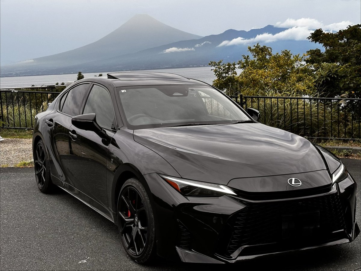 EnjoyLifeWithIS's tweet photo. 駿河湾と富士山をバックに https://t.co/dS0a5Y6ssP