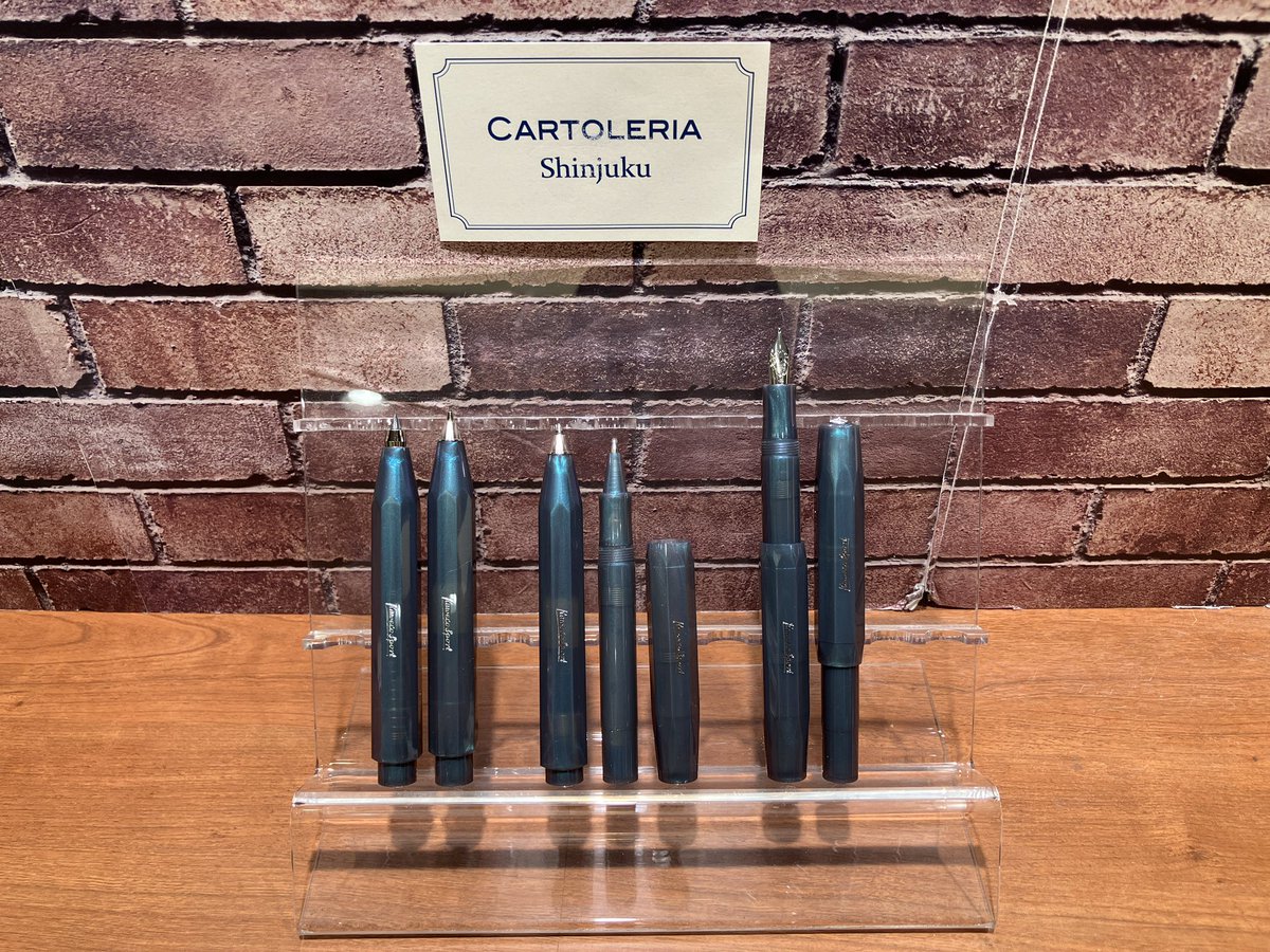 nbccartoleria's tweet photo. 💡新商品情報〜カヴェコ「カヴェコ ルナスポーツ ライトブルー/シャドーブルー」〜

KAWECO(カヴェコ)より「Kaweco Lunar Sportライトブルー/シャドーブルー」が入荷いたしました✨
手の平に収まるコンパクトなサイズ感と八角形デザインはそのままに、ニュアンスの異なる2つの青が手元を彩ります。 https://t.co/wMnV4Xg8WN