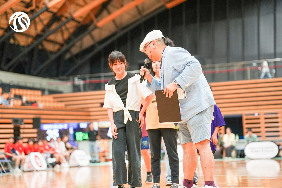 TokyoSunrockers's tweet photo. Oita Summer Training Camp
supported by Capsule Hostel Beppu Tower
レポート

【琉球ゴールデンキングスとの練習試合当日に密着した8日目のレポートを公開✌️】

✅大分県立大分西高等学校の体育館をお借りし、練習試合前の練習を実施🏀
サプライズで横断幕を用意いただきました。本当に力になります！ありがとうございます！

✅いよいよ琉球ゴールデンキングスとの練習試合🔥
約1500人の観客の前で試合を実施！
お越しいただいた皆さん本当にありがとうございました🙇‍♂️

会場の様子📸をまとめたレポートはこちらから👇
🔗 https://t.co/4vJxwDvvsA

#東京サンロッカーズ
#Bリーグ
