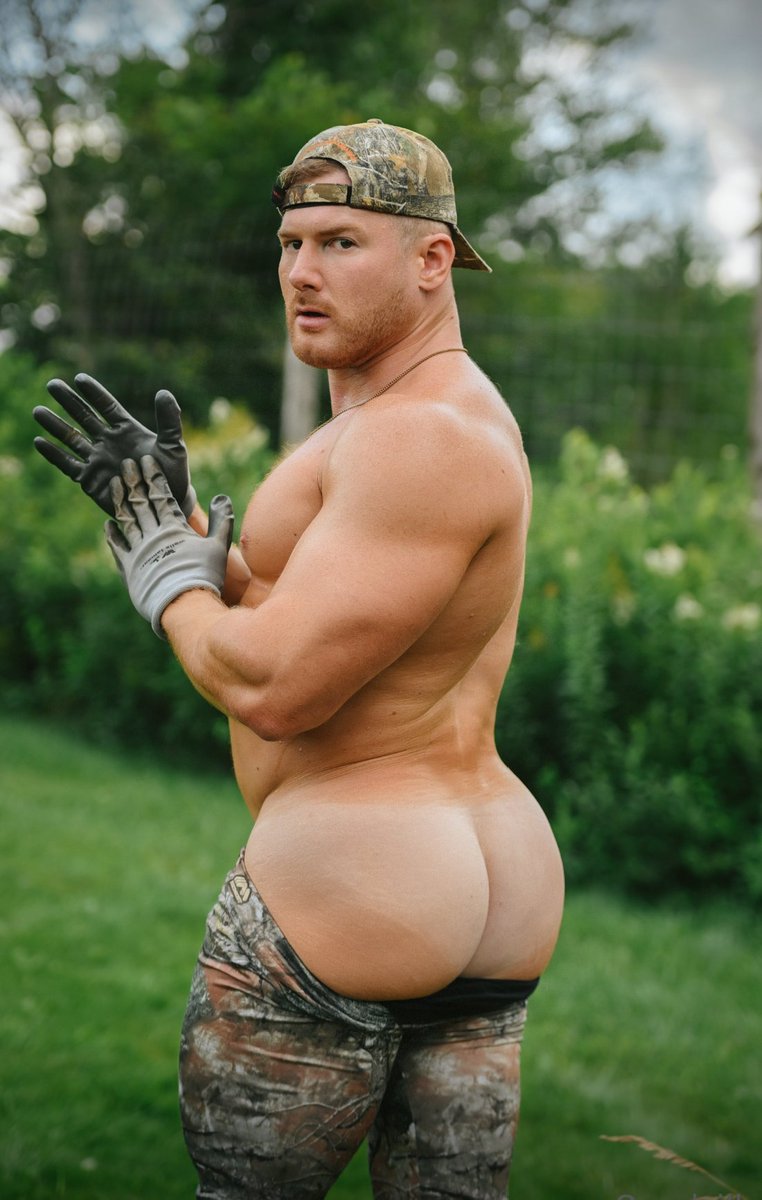 rwalker866's tweet photo. hey guys im very gay and stand up for butt stuff so lets just ignore them and lets have a good time ok? https://t.co/lSfweNXL47