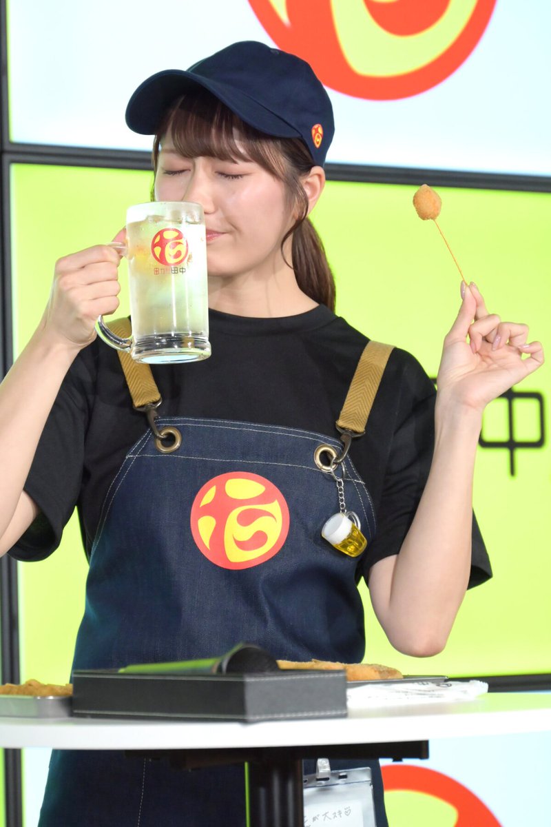 natalie_mu's tweet photo. ＼モノノフさんに早く伝えたい！／
🩷佐々木彩夏が串カツ田中PR大使に就任🍻

「アイドルが『お酒が好きだ』って言いづらかったけど、皆さんが『あーりんが楽しく飲んでるならいいか』と思ってくださった」
のびのび活動できる感謝胸にハイボールで乾杯
⏬詳細・📸写真25枚
https://t.co/PKIYvRAuDQ https://t.co/MslDfvkmQl