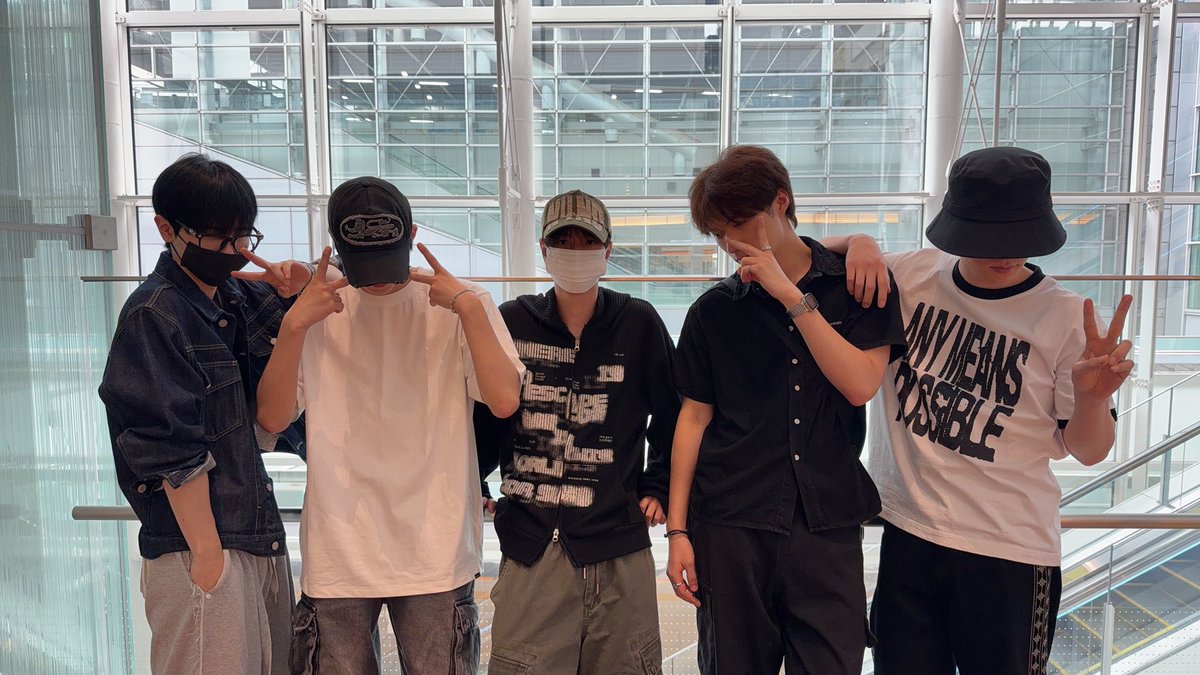 DONE_OFFICIALJP's tweet photo. 【🛬】

熱い夏から次なるシーズンへ‼
夏の余熱を感じながら今シーズンも
楽しみましょう🌞💟

D-ONE JAPAN LIVE -RE:IGNITE-
🗓2026/9/5(土)～9/13(日)
📍K-Stage O!
https://t.co/J6HsIZyXi5

💙9/5(土)14時の部はどなたでも観覧無料🆓♪

#DONE #D_ONE #ディーワン #新大久保 https://t.co/GOemJI9v0t