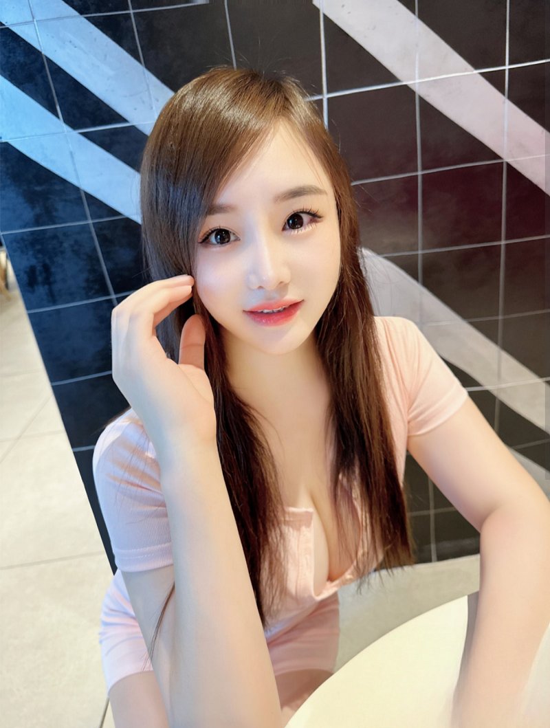 scknea's tweet photo. 东莞东城  地球这么大，却没有我的六室三厅二厨三卫一个后花园外加一个游泳池。 https://t.co/ODoxrw7aE6