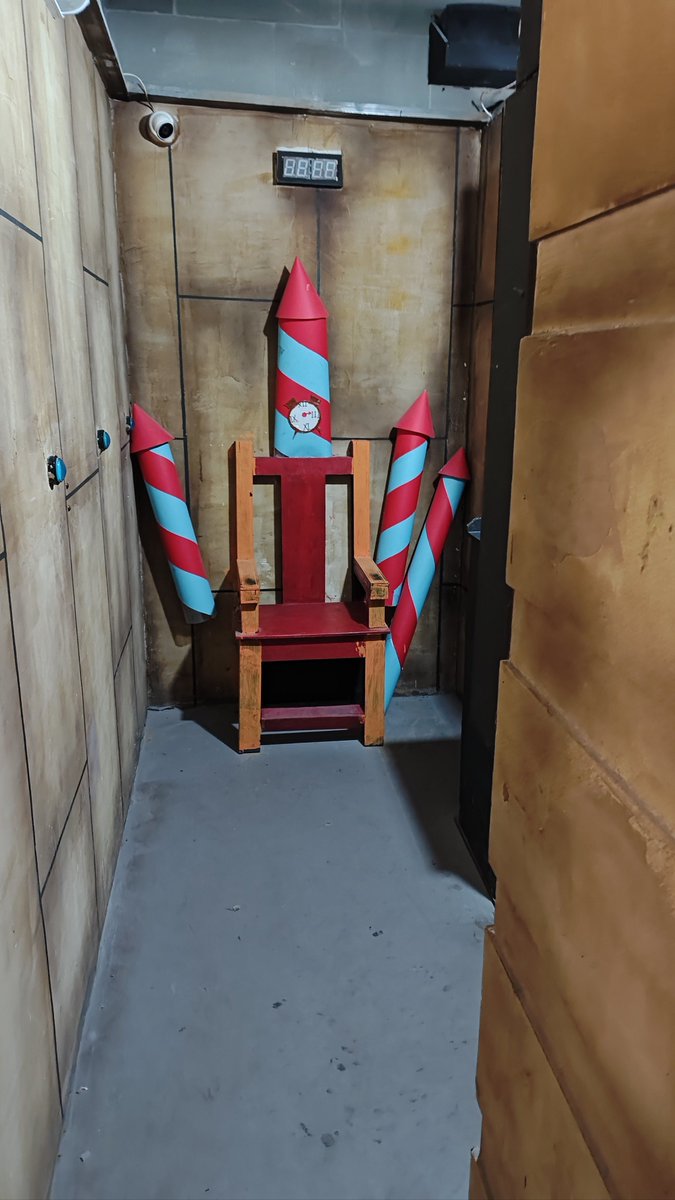 JuneHumed4's tweet photo. Escape room con acertijos ocultos en cada rincón: lograrás salir en menos de 60 minutos https://t.co/aX0duOut6L