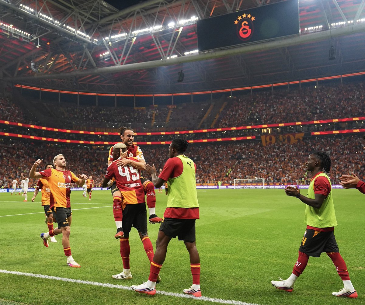GalatasaraySK's tweet photo. Günaydın #Galatasaray Ailesi https://t.co/j6XZEifaiP