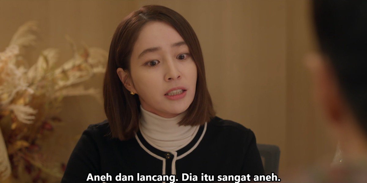 LzShinta's tweet photo. Sumpah #OkLetsGetDivorcedEp6 bikin gw emosi🤯 Gak waras bgt si Ahn Heeju, cewek gila, sumpah sinting. Masa masuk rumah org woe, ngide bgt tuh ngambilin bajunya Wonho. Mana ngaku pacarnya juga, sakitt sumpah lu sakit😭 Wonho juga ikutan sinting, kenapa malah ngebelaiinnㅠㅠ segala ngikut apa yg disuruh Heeju. Harusnya udh liat ni cewek pelakor tau kata sandi & nyusup ke rumahnya aja tu dia ngeuh tu cewek stalker jirr... obsessed bukan lagi suka. Sadar pliss😭 Gw tau niat Wonho tu baik, tapi kalo gw jadi Minyoung sih ya, mending sm Calvin itu drpd Wonho, ga ada pendirian bgt. Definisi cowok bingung😩