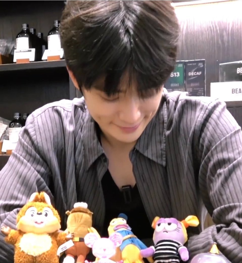 twneayyishere's tweet photo. ไม่เคยโตไปจากใจแม่อินเตอเน้ตคนนิ 😭✌🏻 https://t.co/gV1KEyUPPz