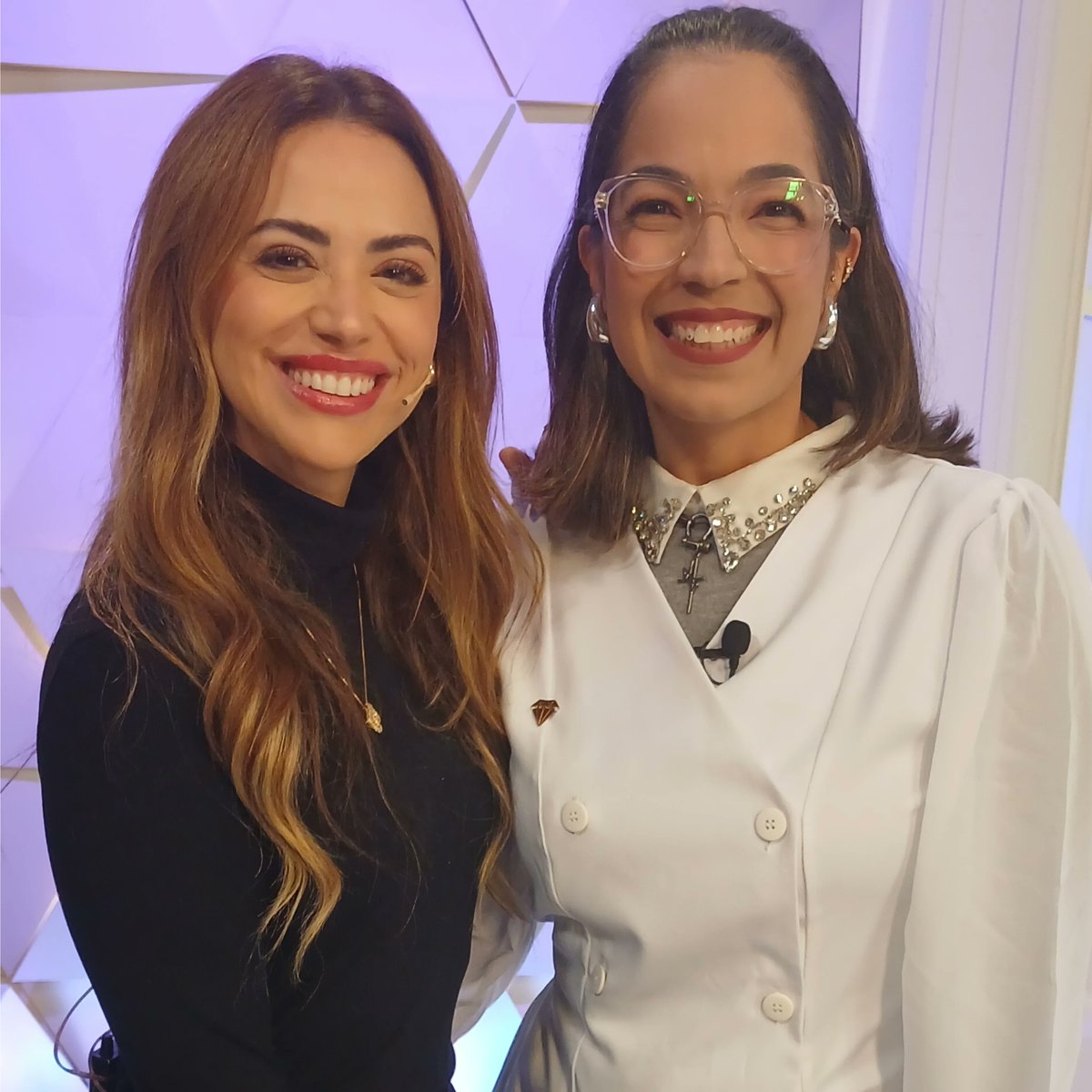 92236901's tweet photo. Hoje, @talitaesteticaebemestar esteve no Sempre Melhor, da @redemaisfamiliaoficial, com um protocolo de rejuvenescimento, hidratação e volume natural nos lábios. @barbara_amorim foi a modelo e ficou ainda mais linda! https://t.co/MGdvC8WHyV