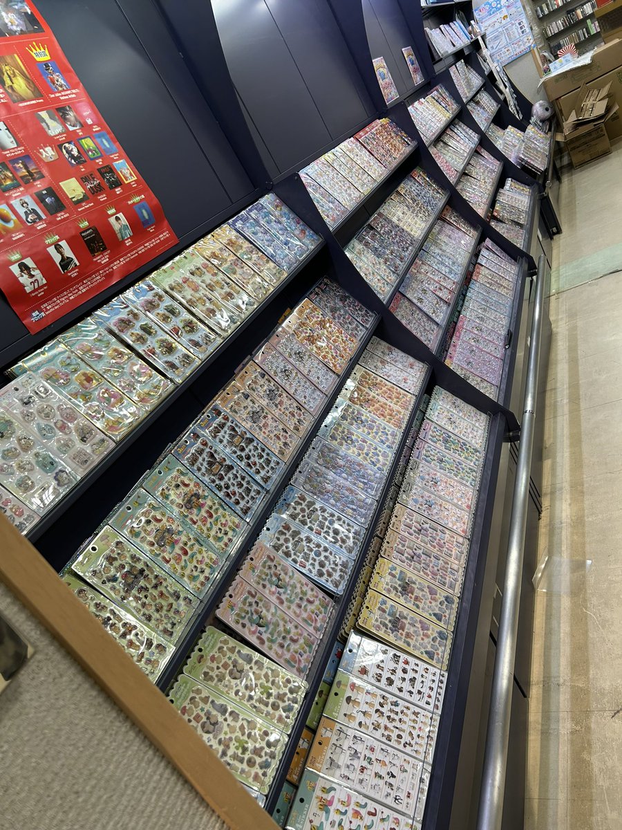 ssd_okazaki's tweet photo. 🌷お知らせ🌷

300〜500円のワゴンシール追加しました‼️

🌷お知らせ2🌷

大好評の新入荷シールエリア
拡大しました‼️
今日のイチオシは
・数々のプチドロップ
・懐かしのアニメキャラ

是非、お越しください🫶

#新星堂
#シール
#北岡崎 https://t.co/Qq0oFNXUtO