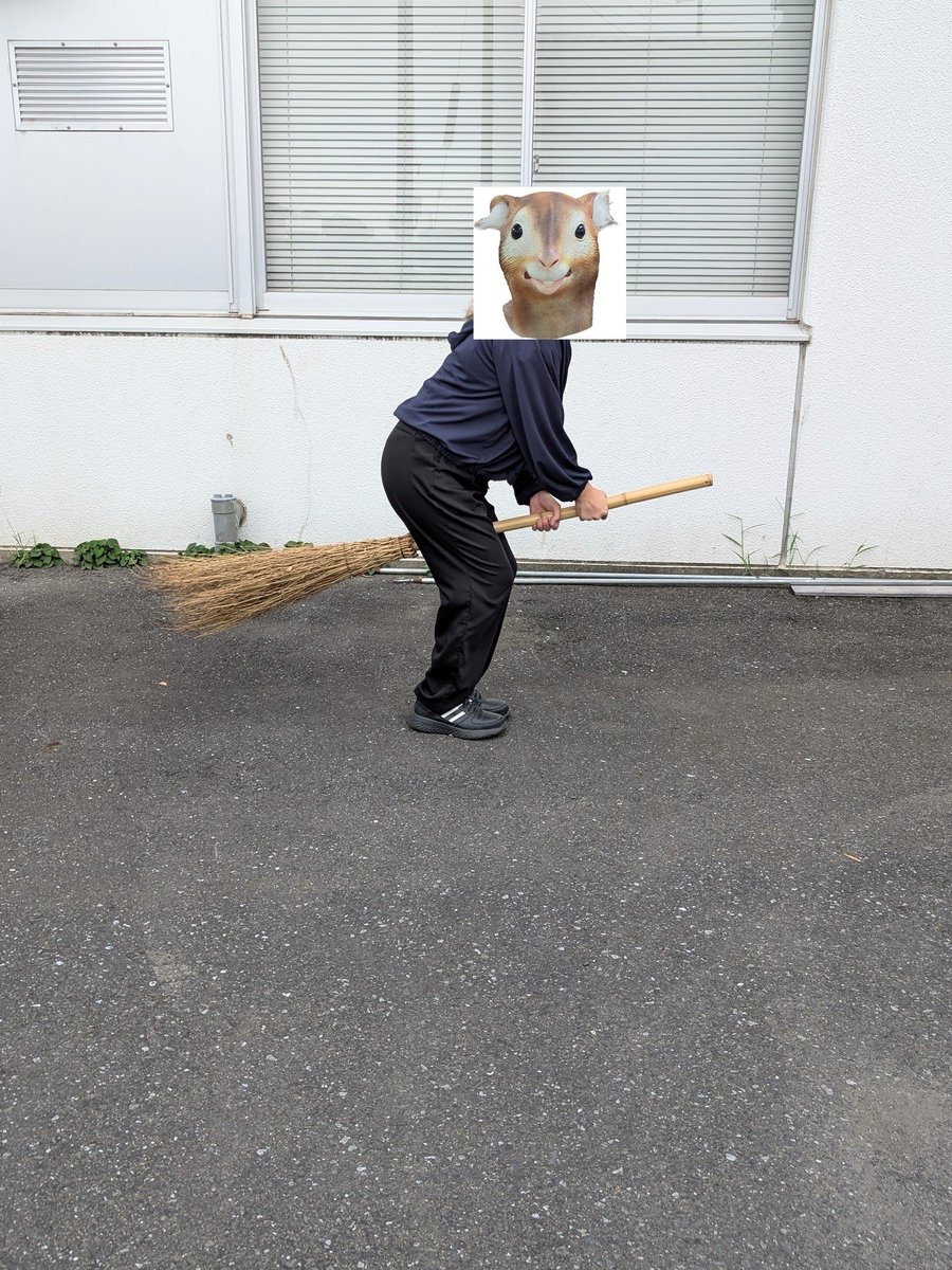 PAJOLIScom's tweet photo. おはリスです🐿ﾞ
竹ぼうきがあったので、とりあえずやるよね〜っていうやつをやりました🧹

本日もよろしくお願いします🤗

#企業公式相互フォロー https://t.co/LOgswpICIu