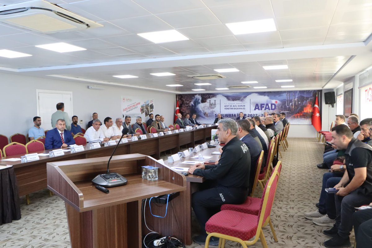 AFADSanliurfa's tweet photo. Şanlıurfa’da afet risklerinin azaltılmasına yönelik çalışmalar kapsamında, 2027-2031 İl Afet Risk Azaltma Planı (İRAP) hazırlık sürecine ilişkin Üst Düzey Bilgilendirme Toplantısı gerçekleştirildi. https://t.co/Rxu7zVh0rx