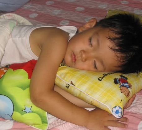 Vamp7FATE's tweet photo. Este chico que ven aquí cumplió su sueño de ser cantante pero saben que más logró? Venció el cancer siendo apenas un niño pequeño cuando lo único que pensaba era “quiero vivir, quiero volver a casa” Hee no hay palabras mas que un gracias por nunca rendirte ❤️‍🩹 https://t.co/bi6iqjZQt5