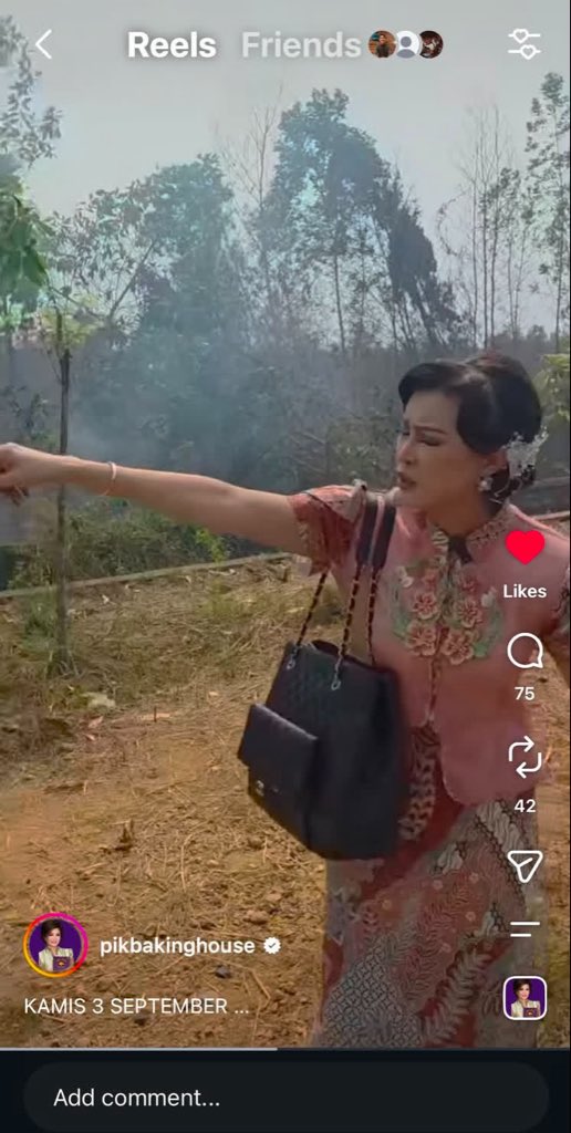haixensen's tweet photo. Ci mehong dateng ke Karhutla Kalimantan dengan keadaan baddie nya.

Ci Mehong 1 - 0 Prabowo https://t.co/7cdSEDoPip