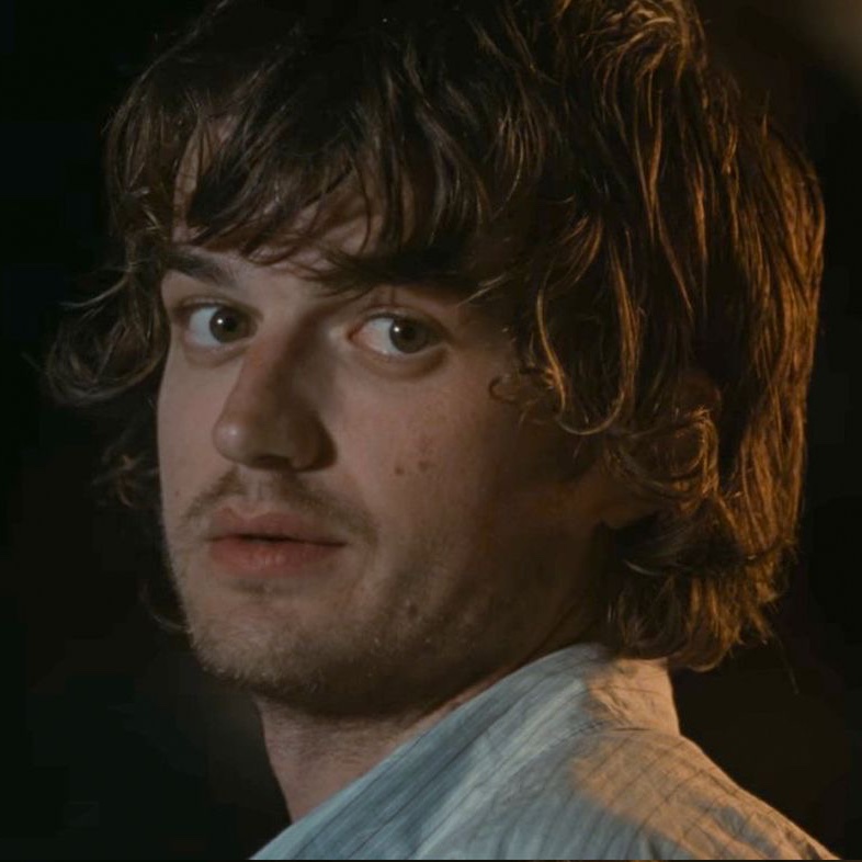 DJOLLANOV's tweet photo. there’s just something about joe keery always playing absolute fucking losers https://t.co/fjxclTEH38