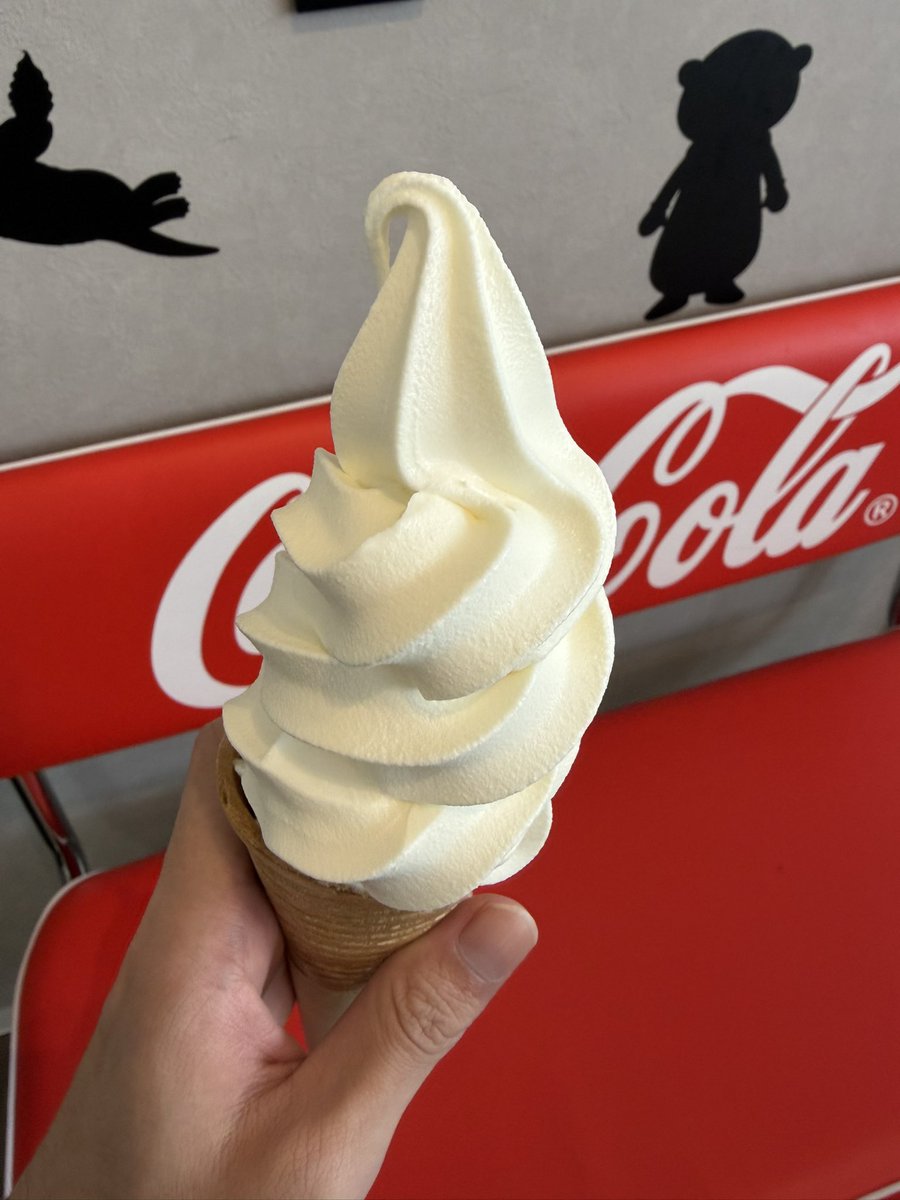 syamojiday's tweet photo. ハーゲ���ダッツの原料としても使われてる牛乳を使ったヨンゼロソフトって呼ばれてるアイスクリーム
濃厚でめっちゃ美味しかった https://t.co/3Vb7QvT9qR