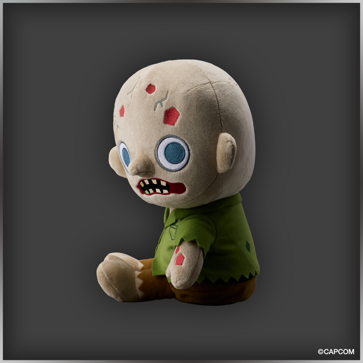 BIO30th_ex's tweet photo. ◤￣￣￣￣￣￣￣￣￣￣￣￣￣￣￣￣￣￣
 THE WORLD OF BIOHAZARD30周年展
オリジナルグッズ一部公開🚨
＿＿＿＿＿＿＿＿＿＿＿＿＿＿＿＿＿＿◢

✦振り向きゾンビぬいぐるみ✦

多くのプレイヤーに衝撃を与えた「振り向きゾンビ」が
愛くるしいぬいぐるみになって登場！

🔗https://t.co/cjHueBfVei

#REBHFun
#REBH30th
