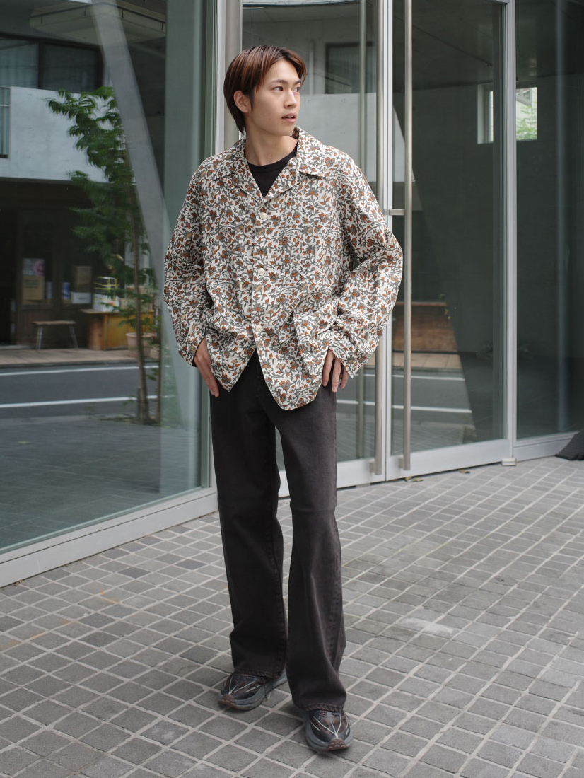 yanuk_official's tweet photo. 【週末コーデ、何��る?👖】
今週もお疲れ様でした!!
日が沈むのも早くなって、少しずつ秋を感じますね🍂
あとは気温だけ…!
まずはデニムのカラーから、ひと足早く秋を取り���れてみませんか?
今週のスタッフコーデから、週末に真似したいデニムスタイルをピックアップ。
#YANUK #ヤヌーク #デニム #秋