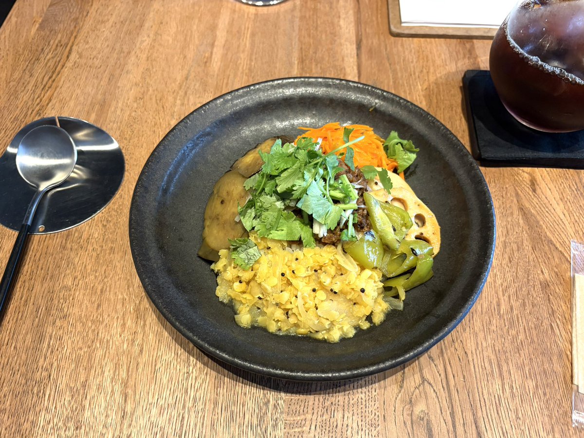 cica0120's tweet photo. 九州に移転した大好きなカレー屋さんが二日間だけ東京に来るのではるばる浅草の方までお出かけ。
ここのオーナーさんも日藝出身なんだよな。
そんなバウちゃんとの共通点見つけて嬉しくなった。 https://t.co/kEEQcOq7D2
