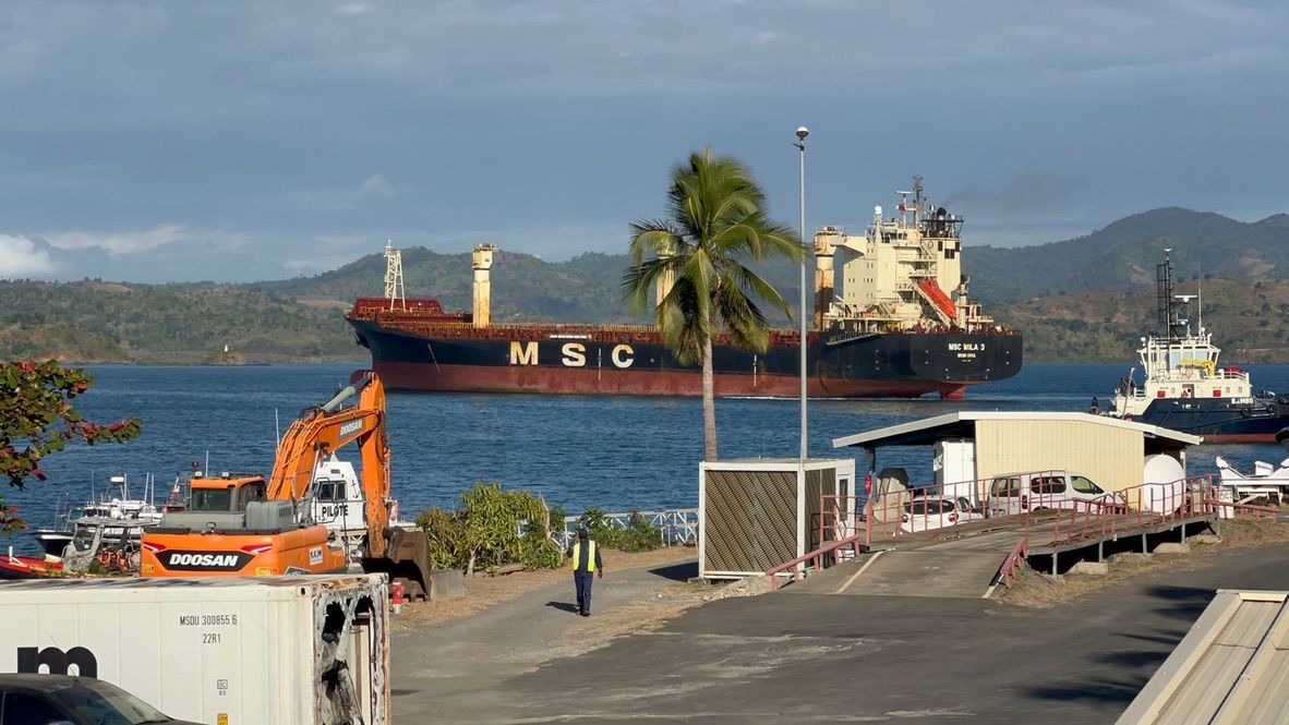 linfokwezi's tweet photo. Port de Longoni : chaque heure d’arrêt alourdit les pertes.
👉 Lire l'article complet ici : https://t.co/QxJRjB4IK4

#Mayotte #PortDeLongoni #Longoni #ManuPort #EPPCM #TransportMaritime #Fret #Économie https://t.co/QsRbtvR94l
