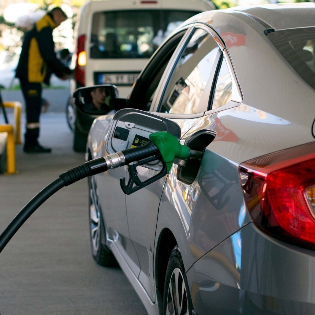 bosunatiklama's tweet photo. Motorinin litresine 7.79 TL, benzinin litresine ise 2.57 TL zam geldi.

• Motorin fiyatları çoğu şehirde 90 TL'yi aştı. https://t.co/VVR1TyqZt7