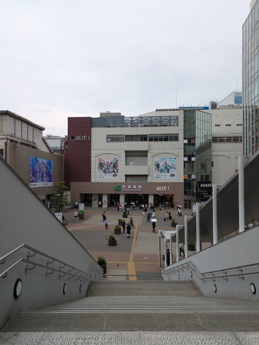 456_destiny's tweet photo. 秋葉来てます https://t.co/GSCuXR9adh