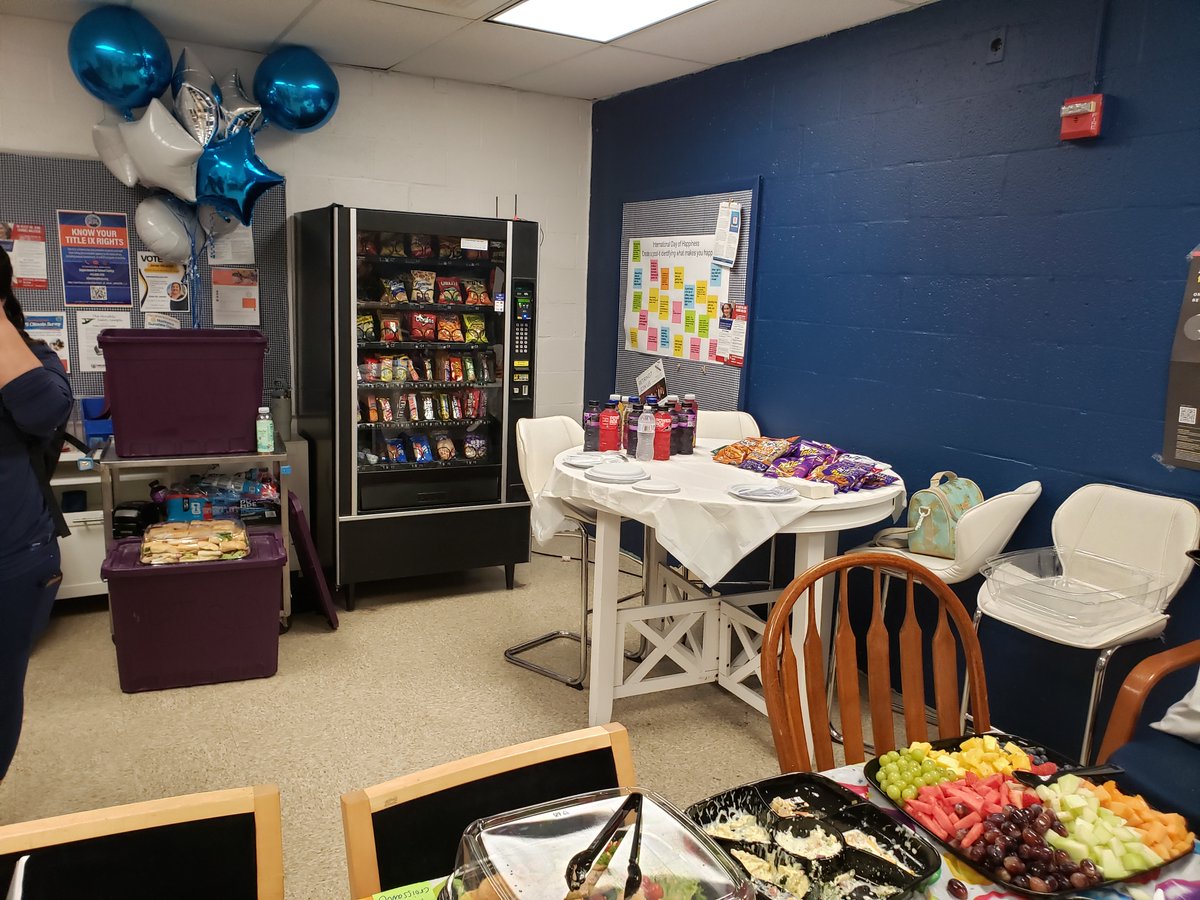 jfreedman_bcps's tweet photo. Thanks to @HeritageHondaPV for a delicious Teacher Appreciation Week Lunch!  @ParkvilleMS https://t.co/olaJ1E41CM