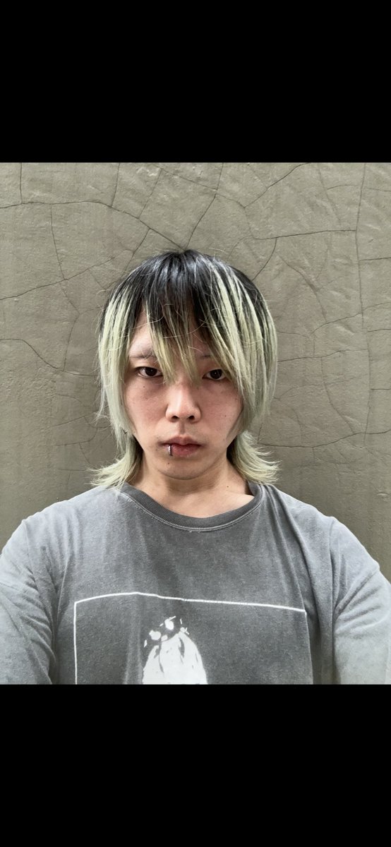 suga___chang's tweet photo. 役所行く前証明写真撮ろうとしたら設置店のコンビニ閉業しててこれ https://t.co/PjhYtO51Ob