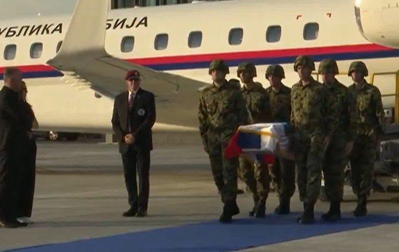 VSurroi's tweet photo. Serbia brought the body of convicted war criminal and génocidaire Gen. Mladić to Belgrade.

An odd measure of justice: the criminal returns to the country from which the wars and crimes of ex-Yu were directed.

Never having faced its bloody past, Serbia continues to embrace it https://t.co/VmbRGdyN21
