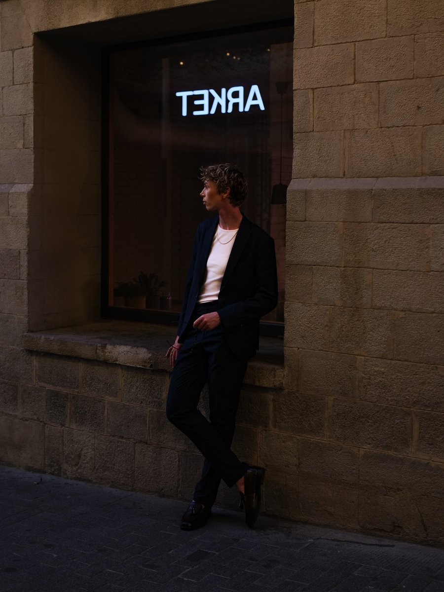 WinnieTrimarco's tweet photo. Bcn is serving. https://t.co/4NUhZUVa8L
