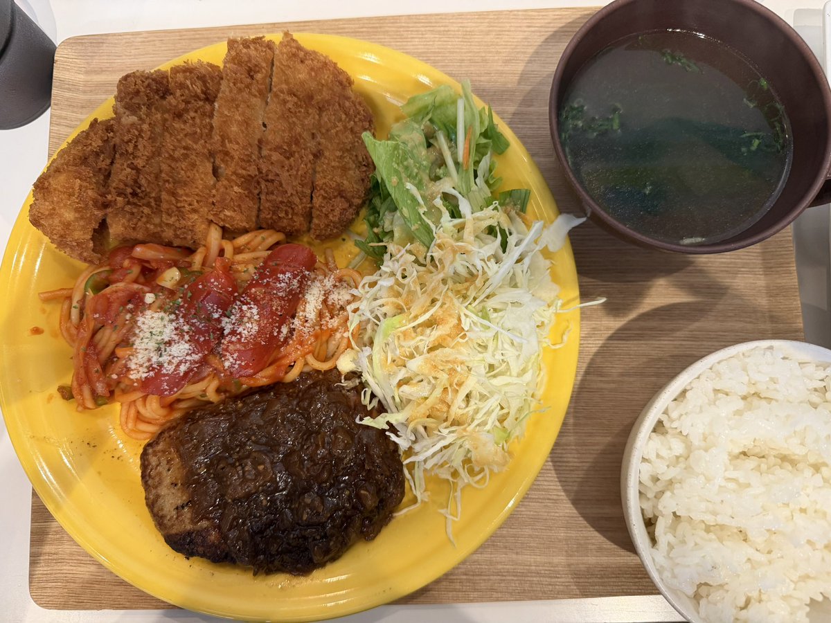 issa_x's tweet photo. @PvbWJtAsGlrB15W @sonicblue500 トルコライス頼んだら、思ってたのと違うの出てきた https://t.co/Y4609L8Puo