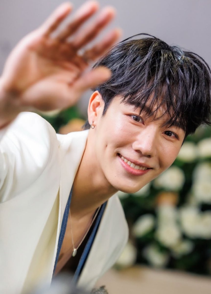 LuvofWar's tweet photo. พี่สุดหล่อคนสวยยิ้มหวานนี่ชอบมาก 😳

#warwanarat @warwanarat https://t.co/eWKgu3Y91P