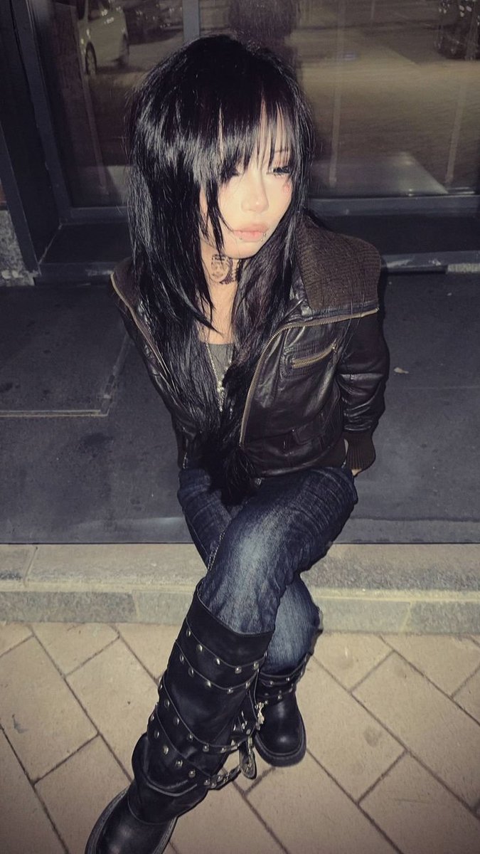 viagrah08's tweet photo. Whatever this style is called 😍

#Fashion #alt  #2000s https://t.co/pbf0t8SpU2