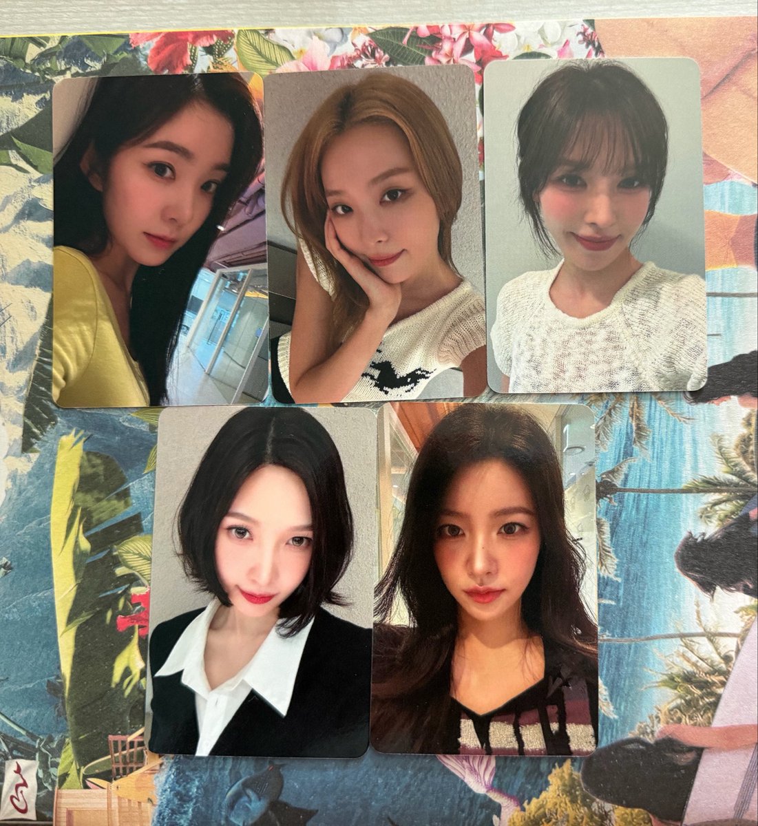 tonium_1246's tweet photo. 레드벨벳 애플뮤직 영통 미공포 ❤️💛💙💚💜

Red velvet Applemusic VCE POB ❤️💛💙💚💜

레드벨벳 럭드 팬싸 아이린 슬기 웬디 조이 예리 케타포 언박싱

#레드벨벳 https://t.co/mk0c7lYdn1