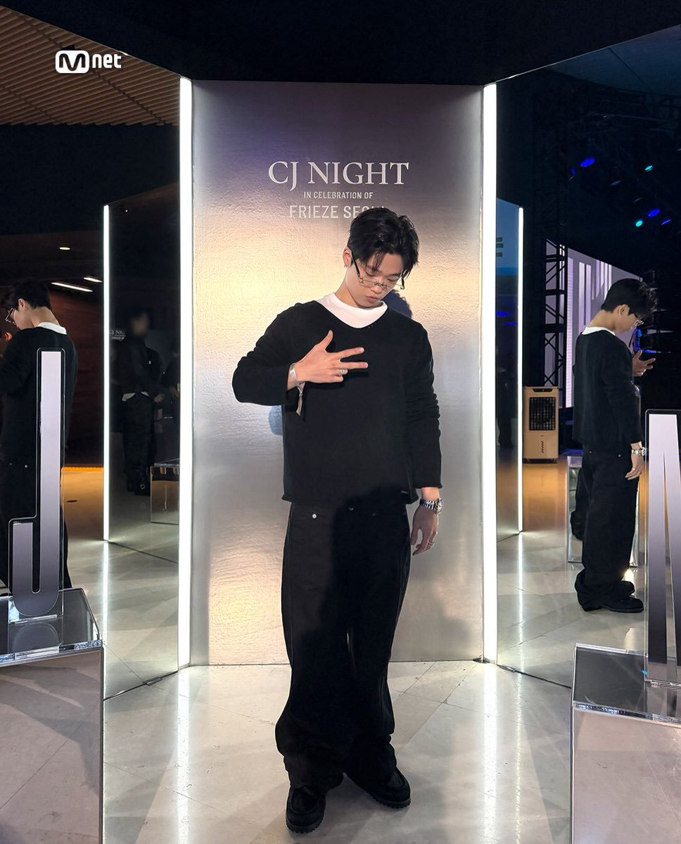 fioree_j's tweet photo. 김하온 날티나는모범생같아보여. 잘어울림. https://t.co/tudrZk7iPn