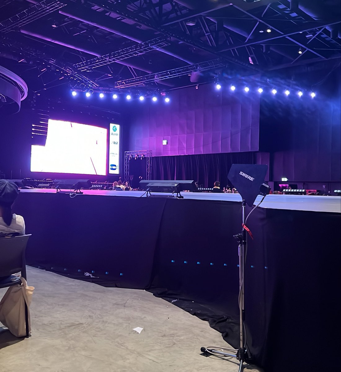 MilkyWay272124's tweet photo. 2ก้าวววว กระโดด ขึ้นเวที ออนสเตรท กะลูกกแล้ววงับบบบ   

#geminiconcertd1 https://t.co/WXenkPvSWI